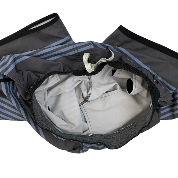 Vuori Men’s Banks Athletic Shorts 8.5” Unlined Stripe Gray - Picture 11 of 13